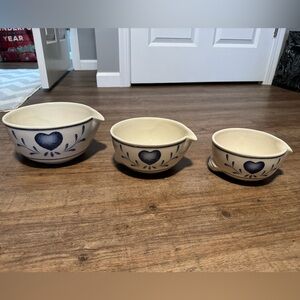 3 piece mixing bowl set- Cream with blue heart design